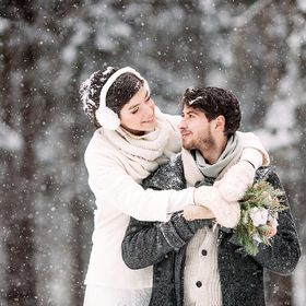 Свадебная фотосессия в зимнем лесу